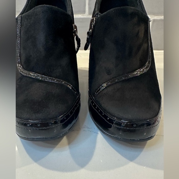 Clarks Artisan Black Suede and Patent Leather Heeled Shoes Classic Elegance - Picture 11 of 13